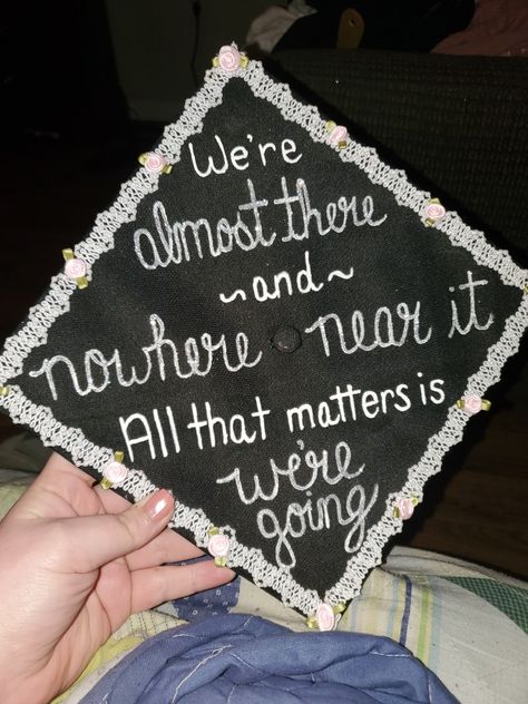 #graduationcap #gilmoregirls #gilmoregirlsgradcap Gilmore Girl Graduation Cap, Gilmore Girls Senior Parking Spot, Graduation Cap Designs Gilmore, Gilmore Girls Grad Cap, Gilmore Girls Graduation Cap, Senior Things, Graduation 2025, Senior Season, Graduation Cap Decoration Diy