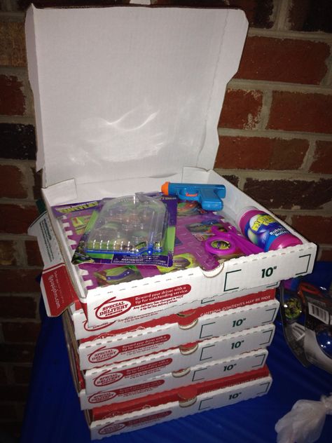 Goody pizza boxes instead bags ... For a ninja turtle birthday party! Tmnt Goodie Bags, Ninja Turtle Pizza Box Favors, Nina Turtle Birthday Party, Ninja Turtle Gift Ideas, Ninja Turtle Pizza Party, Teenage Mutant Ninja Turtle Party Decorations, Ninja Turtles Birthday Party Favors, Ninja Turtle Girl Birthday Party, Ninja Turtle 3rd Birthday Party