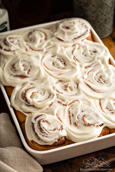 These Fluffy Homemade Cinnamon Rolls are what comfort food dreams are made of. Tender rolls filled topped with silky cream cheese frosting. Cinnamon Roll Recipe Homemade, Easy Breakfast Ideas, Apple Cinnamon Rolls, Baked Donut Recipes, Cinnamon Rolls Easy, Homemade Cinnamon Rolls, Cinnamon Rolls Homemade, Easy Homemade Recipes, Cinnamon Bread