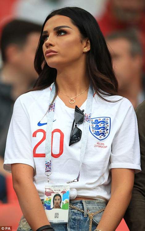 Football Wag Aesthetic England, England Wag Aesthetic, England Wags, Soccer Jersey Outfit Women, Soccer Game Outfits, Sports Jersey Outfit, Sports Mom Outfit, Ruby Mae, England Football Shirt