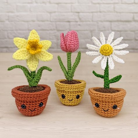 Crochet Daisy | Free Crochet Pattern - Virkadia Crochet Trees, Crochet Daffodil, Flower Amigurumi, Placemat Patterns, Crochet Heart Blanket, Crochet Tulip, Crochet Placemat, Crochet Placemat Patterns, Crochet Flowers Free Pattern