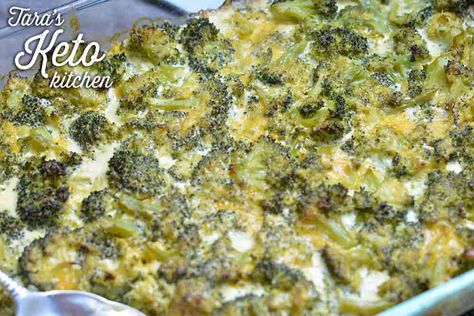 low carb cheesy brocolli casserole shown in the pan Keto Cheesy Broccoli, Delicious Casseroles, Cheesy Broccoli Casserole, Keto Chicken Casserole, Broccoli Recipes Casserole, Pierogi Recipe, Savory Sides, Broccoli Bake, Cheesy Broccoli