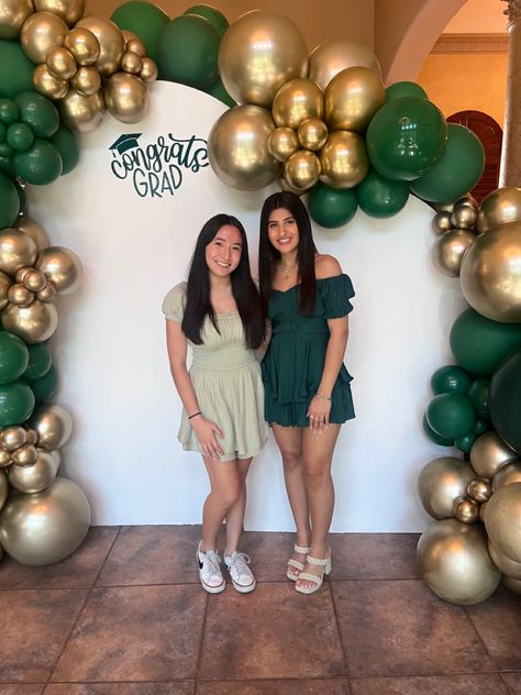 Green And Gold Graduation Decorations, Green And Gold Graduation, Gold Graduation Decorations, Grad Party Decorations, Unique Wedding Decor, 18th Birthday Party, Balloon Centerpieces, Art N Craft, Graduation Decorations