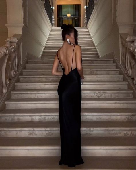 Backless Dress Classy, Prom Picture Poses, Prom Photoshoot, Prom Poses, Black Backless Dress, Model Makeup, Eye Of The Beholder, Gown Photos, Dress Aesthetic