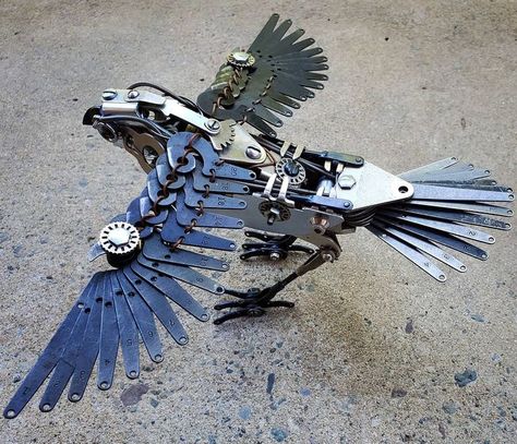 Steampunk Bird, Steampunk Animals, Bird Sculptures, Colossal Art, Metal Birds, Small Sculptures, Bird Sculpture, Vintage Typewriters, Recycled Art