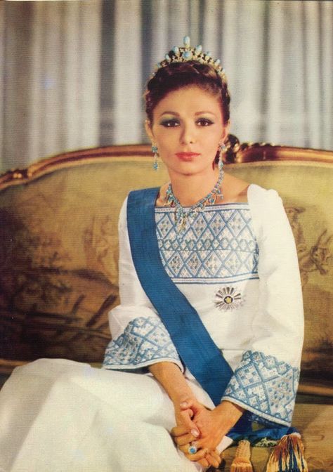 vintage everyday: 17 Beautiful Portraits of a Young Farah Pahlavi, The Last Empress of Iran from 1967-1979 Mohamed Reza Pahlavi, Farah Pahlavi, Pahlavi Dynasty, Persian Women, Farah Diba, Iran Culture, The Shah Of Iran, Iran Pictures, Persian Fashion