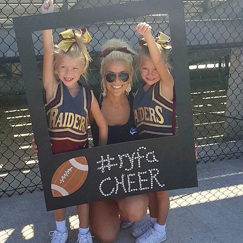 Cheer Mom & Coach 💗 Cheer Coach Pictures, Cheer Mom Must Haves, Cheer Team Party Ideas, Cheerleader Of The Week Ideas, Cheer Team Mom Duties, Cheer Mom Aesthetic, Cheer Coach Aesthetic, Cheer Team Mom Ideas, Cheer Activities