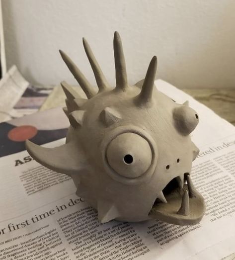 Sphere Creature Ceramics, Monster Pottery Ideas, Ceramic Monsters Pinch Pots, Ceramics Creatures, Pinch Pot Fish, Pottery Monsters, Monster Ceramics, Pinch Pot Monsters, Clay Sculpture Ideas For Beginners