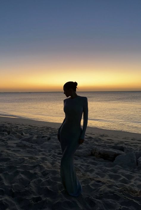 Kylie Jenner Beach, Beach Dress Photoshoot, Sunset Photoshoot Ideas, Style Kylie Jenner, Look Kylie Jenner, Looks Kylie Jenner, Kloe Kardashian, Kylie Jenner Instagram, Kylie Jenner Lipstick