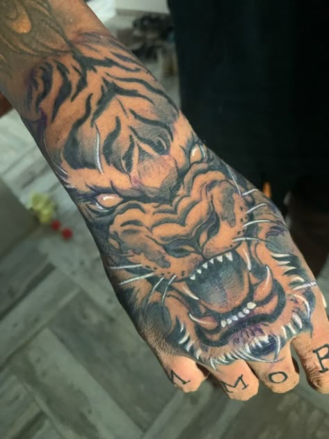 Black and white tiger hand tattoo on dark skin White Eyes Tattoo, Ape Hand Tattoo, Animal Hand Tattoo, Jaguar Hand Tattoo, Tiger Hand Tattoo Men, Black Men Hand Tattoos, Tiger Tattoo Hand, White Tattoo On Dark Skin, White Ink Tattoo On Dark Skin