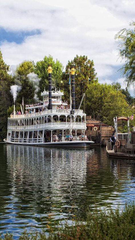 The Mark Twain Riverboat Boston Charles River, Steampunk Riverboat, Mississippi River Aesthetic, Mississippi River Cruise, Southern Aesthetic, Antebellum South, Disney Au, Mississippi River Steamboat, Disney Rides