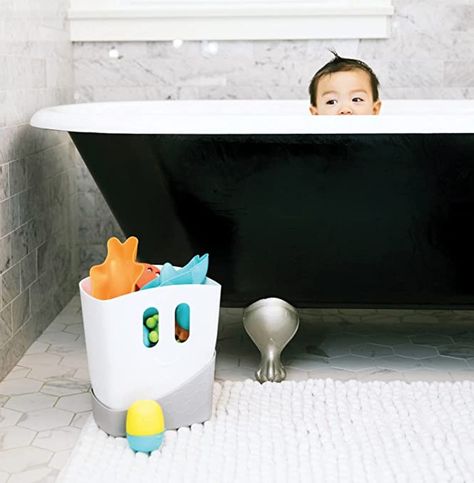 Genius toy storage: Best storage ideas for kids toys - Style Curator Bathtub Organization, Bath Toy Organizer, Toys Organizer, Bath Toy Storage, Toy Clutter, Bath Toy Organization, Bath Toys For Toddlers, Toy Storage Solutions, Toy Organizer