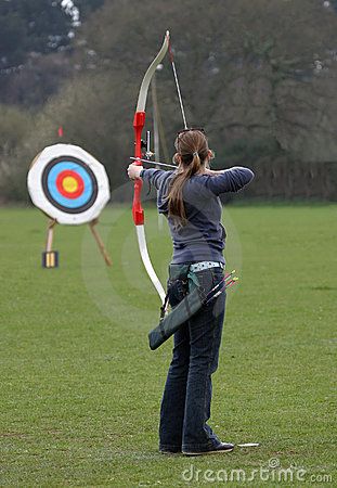 Female Archer Sport Target Archery Photography, Archery Aesthetic, Archery Lessons, Archery Sport, Archery Girl, Archery Equipment, Sports Images, Bow Hunting, New Hobbies