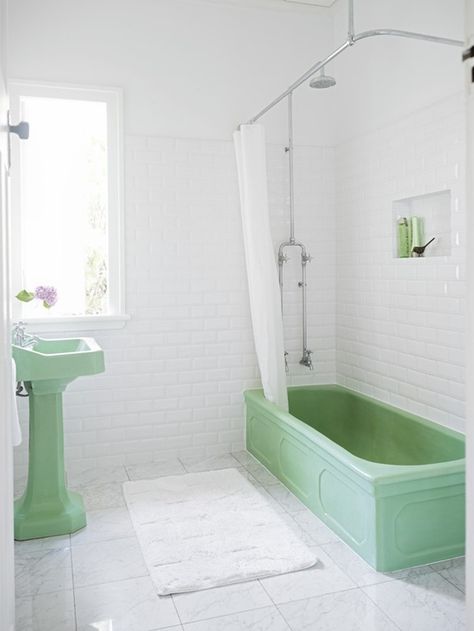 A jadeite sink and tub in Australia, photo by Toby Scott - like the white subway tile and mint green bath and sink plus the retro bath and dink Retro Bathroom Ideas, Mint Green Bathrooms, Colorful Bathrooms, Bathroom Retro, New Bathroom Designs, Old Bathrooms, Old Bathroom, Art Deco Bathroom, Deco Bathroom