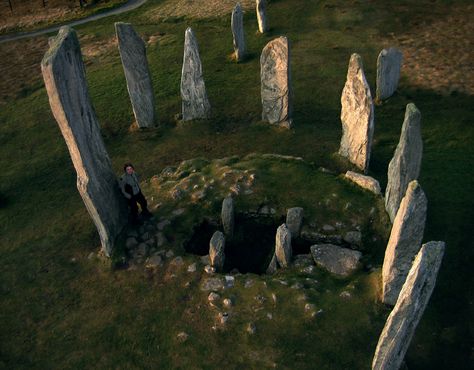 Scotland - Standing Stones. Going to every standing stone site in Scotland. Read Outlander by Diana Gabaldon and you'll understand. Looking for Jaime Fraser. Stone Circles, Isle Of Lewis, Jaime Fraser, Standing Stones, Standing Stone, Diana Gabaldon, England And Scotland, Sacred Places, Jamie Fraser