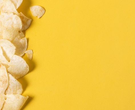 Top view of potato chips with copy space | Free Photo #Freepik #freephoto #food Lays Chips Photography, Chips Advertising, Chips Background, Chips Photography, Chips Aesthetic, Lays Logo, Food Photography Dessert, Yummy Fries, Chip Packaging