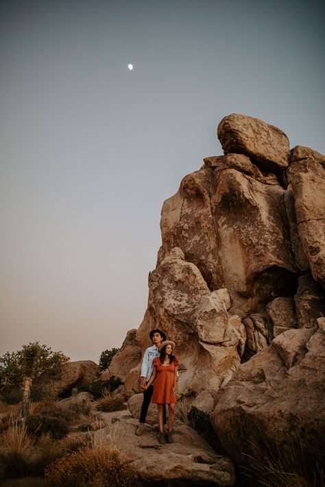 Desert Photoshoot Ideas, Joshua Tree Engagement Photos, Desert Engagement Photos, Joshua Tree Engagement, Desert Photoshoot, Perfect Sunset, Couple Engagement Pictures, Desert Photography, Engagement Photo Shoot