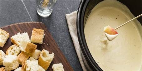 Bobby Flay's Baked Ricotta with Sun-Dried Tomato Sauce - TODAY.com Easy Cheese Fondue, Cheddar Fondue, Easy Fondue, Best Superbowl Food, Fondue Dinner, Baked Ricotta, Fondue Recipe, The Melting Pot, Sweet Potato Skins