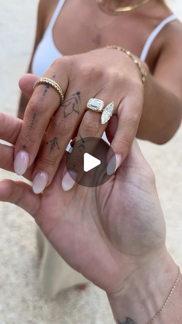 255K views · 47K likes | Julia Havens on Instagram: "Here she is 💍✨💍💍 my new wedding ring!! My original ring got stolen almost 2 years ago when we were on vacation and after a baby & a few moves, we finally designed a new one. This feels sooo authentic to my personal style & we LOVE how it turned out!!! 💁‍♀️ Designer: @sofiakaman   #jewelrytrend #dreamring #engagamentring #weddingring #2024bride #uniquejewelry #uniqueengagmentring" New Wedding Ring, Julia Havens, My Personal Style, Half Bezel, Rings Set, Wedding Dreams, Dreamy Wedding, Dream Ring, On Vacation