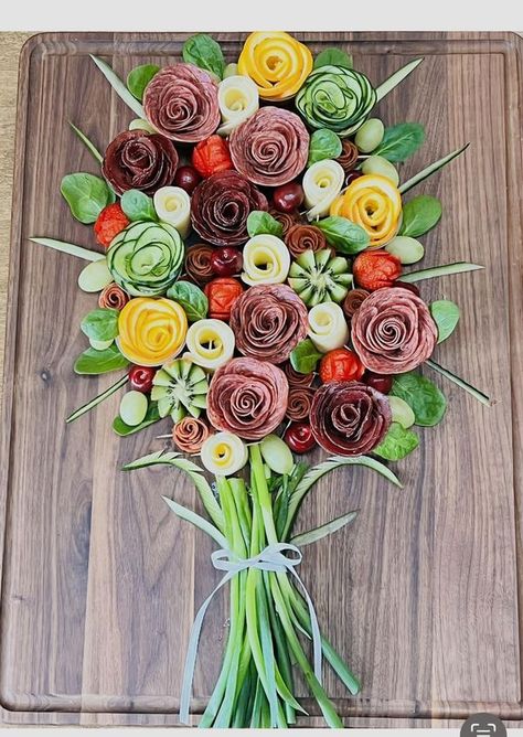 Floral Party Food Ideas, Flower Inspired Food, Earth Day Charcuterie Board, Charcuterie Board Bouquet, Floral Themed Appetizers, Flower Meat And Cheese Tray, Flower Veggie Tray Ideas, Meat And Cheese Bouquet, Cheese Flowers Charcuterie