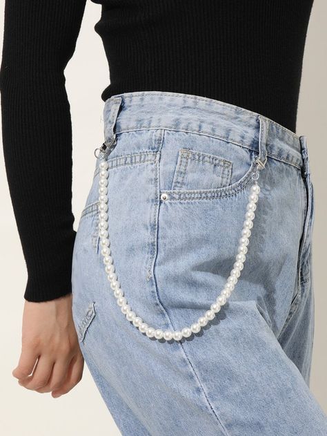 Jeans Accessories Jewelry, Diy Chain Jeans, Belts Aesthetic, Chain Jeans, Shoe Lacing Techniques, Jeans Chain, Pocket Chain, Beaded Flowers Patterns, Pant Chains