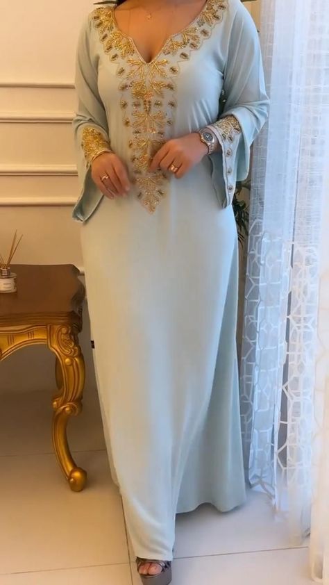 Arabic Dress Modern, Arabic Dress Modern Beautiful, Jalabia Styles For Women, Modern Egyptian Fashion, Caftan Simple Chic, Egyptian Style Dress, Carol Twd, Jalabia Styles, Caftan Simple