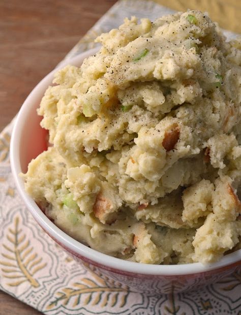 Pink Lady: Mashed Potato Bread Stuffing Potato Bread Stuffing, Amish Potato Stuffing, Homemade Stuffing Recipes, Potato Stuffing, Mash Potato, Bread Stuffing, Potato Filling, Homemade Stuffing, Candied Sweet Potatoes