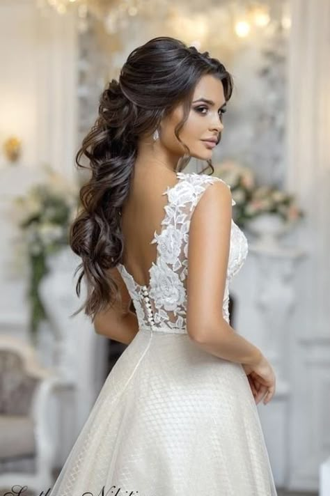 Hairstyles For Open Back Dress, Wedding Dress With Open Back, Hairstyles For Gowns, Elegant Wedding Gown, Modern Wedding Dresses, Glitter Wedding Dress, Vevey, Long Hair Wedding Styles, Dress With Open Back