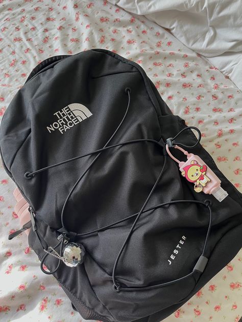 Northface Jester Backpack Aesthetic, Back Packing Aesthetic, Backpack Aesthetic Black, Northface Backpacks Aesthetic, Backpack Inspo School, North Face Backpack Aesthetic, Black Backpack Aesthetic, School Backpacks Aesthetic, Backpacks Aesthetic