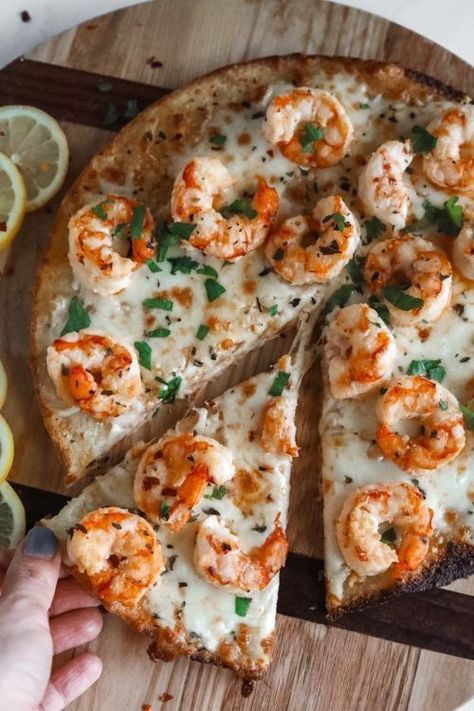 Seafood Pizza Recipes, Pizza Toppings Combinations, Shrimp Pizza, Seafood Pizza, Slice Of Pizza, Pizza Recipes Homemade, Shrimp Scampi, Super Bowl Food, Chapati