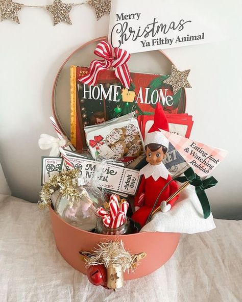 Danielle Sapienza on Instagram: "Movie Night Basket 🎬 Looking for an easy way to make magic this week? I put this basket together in just a few minutes with things we had around the house and @threadmama_story prints. Only four more sleeps, mamas! For more last minute Christmas inspo: @abalancedchildhood @amagicalminute @joybrouwers . . . . . #christmasactivitiesforkids #movienightathome #christmasmovienight #christmasmovies #elfontheshelfideas" Movie Night Christmas Gift, Christmas Movie Basket Gift Ideas, Christmas Hamper Gift Ideas, Family Night Basket Ideas, Christmas Movie Night Gift Basket, Christmas Movie Basket, Night Before Christmas Basket, Christmas Kids Traditions, Kids Gift Baskets For Christmas