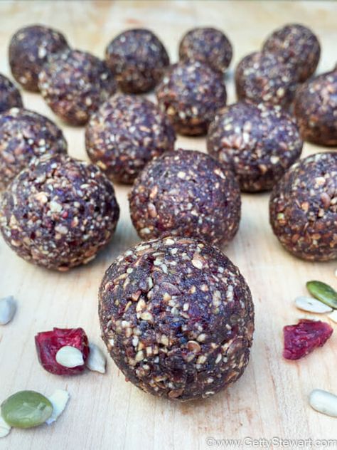 Chocolate Energy Balls - Nut Free - GettyStewart.com Energy Balls Nut Free, Chocolate Energy Balls, Energy Bite, Food Thoughts, Breakfast Quick, Snack Balls, Cake Recepies, 6 Class, Healthy Bars