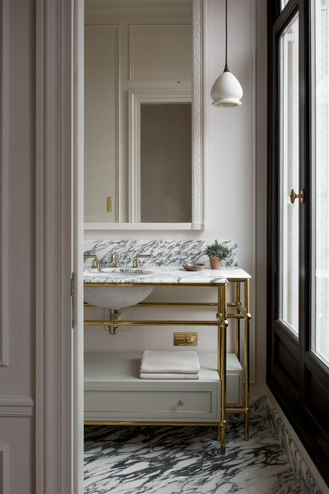 Paris Penthouse, Christina Cole, Bad Inspiration, Bathroom Goals, Home Luxury, Chic Bathrooms, Paris Apartments, Marble Bathroom, Cheap Decor