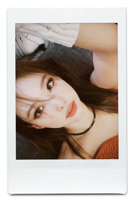 Kpop Poloroid Pictures, Chaeyoung Polaroid, Nayeon Polaroid, Chaeyoung Mina, Kpop Polaroid, Polaroid Kpop, Nayeon Sana, Bts Laptop Wallpaper, Camera Polaroid