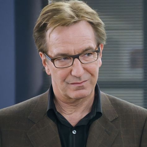 Alan Rickman Love Actually, Love Actually Movie, Love Actually 2003, Romcom Movies, Alan Rickman Severus Snape, Emma Thompson, Gary Oldman, Alan Rickman, Love Actually