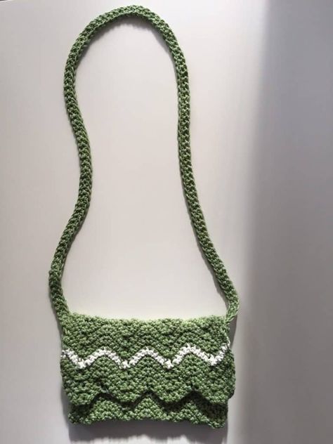 Granny Square Patterns Free, Cross Body Bag Pattern Free, Crochet Small Purse, Crochet Messenger Bag, Crochet Small Bag, Granny Square Patterns, Granny Square Pattern Free, Cross Purses, Cross Body Bag Pattern