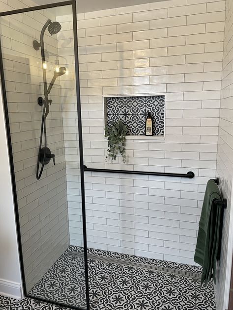 Open Concept Bathroom, Black And White Tile, Bilik Air, Full Bathroom Remodel, Farmhouse Shower, Bathroom Farmhouse Style, Bathroom Redesign, Bathroom Shower Tile, Bathroom Remodel Designs