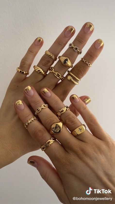 Unique Piercing, Jewelry Photoshoot, Gold Rings Fashion, Trendy Necklaces, Stacked Jewelry, Jewelry Lookbook, Jewelry Outfit, Girly Jewelry, Bridal Jewelry Sets