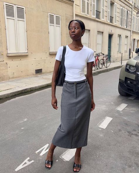 Grey Skirt Work Outfit, Short Sleeve Work Outfits, Skirt Work Outfits Women, Grey Work Outfit, Summer Corporate, Elegant Skirt Outfits, Work Skirt Outfit, Spring Business Casual Outfits, Summer Office Wear