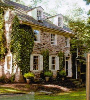 House Covered In Ivy Aesthetic, Ivy Covered Cottage, Ivy On House Exterior, House Covered In Ivy, Wyoming Homestead, Ivy Covered House, House With Vines, House With Ivy, Ivy Core