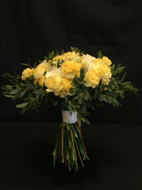 Carnation Wedding Bouquet, Wedding Bouquet Yellow, Tulip Origami, Carnation Wedding, Yellow Carnations, Carnation Bouquet, Carnation Flower, Origami Flowers, White Bouquet