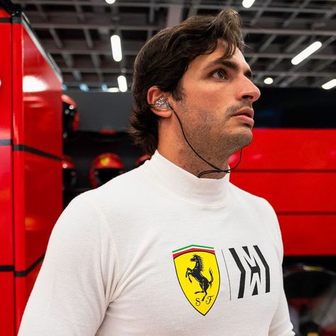 safe place for chili's stans on Twitter: "I do miss the white fireproof suit.… " Carlos Sainz Black, Smooth Operator, Personal Chef, F1 Drivers, Safe Place, Formula One, Formula 1, The White, Ferrari