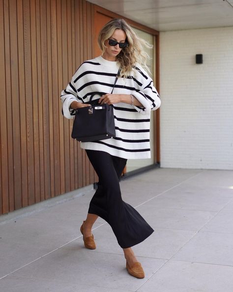 Anouk Yve on Instagram: “Last days of summer, absolute favorite moment of the year. Styletip: try a long flowy silk skirt with a big knit #dailystyle” Striped Sweater Outfit, Oversized Sweater Outfit, Parisienne Chic, Big Knits, Autumn Trends, Chic Chic, Fall Outfits For Work, Fashion People, Carrie Bradshaw