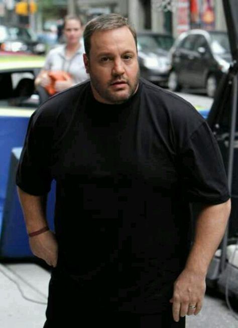 Kevin James - I have seen some episodes of King of Queens 5 or more times.  He's funny. Cute Chubby Guys, Funny Comedians, Chris Farley, Big Boyz, Kevin James, Chubby Guy, Celebrity Men, Singer Fashion, Mars Attacks