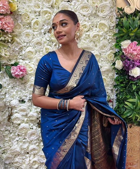 Banarasi Saree Look For Party, Mehendi Colour Saree, Blue South Indian Saree, Blue Saree Aesthetic, Dark Blue Silk Saree, Blue Bridal Saree, Dark Blue Saree, Tamil Saree, Indian Dress Up