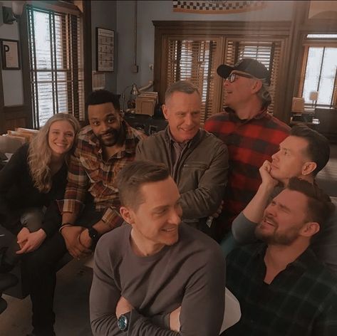 Hailey Upton, Chicago Crossover, Patrick John Flueger, Chicago Pd Cast, Marina Squerciati, Jason Beghe, Tracy Spiridakos, Chicago Police, Jay Halstead