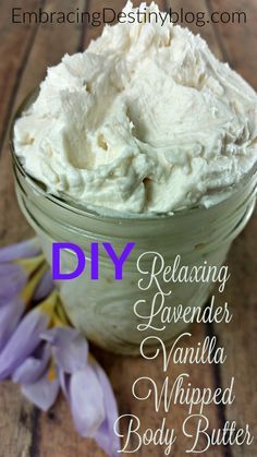 DIY Relaxing Lavender Vanilla Whipped Body Butter makes a perfect gift! Smells so good and good for sensitive skin. heartandsoulhomeschooling.com Vanilla Diy, Bath Salts Diy, Homemade Body Butter, Diy Body Butter, Body Butters Recipe, Diy Lotion, Homemade Lotion, Lavender Vanilla, Homemade Bath Products