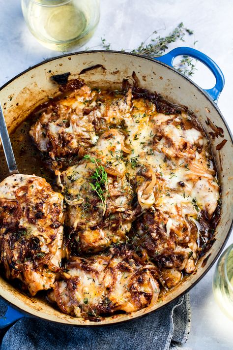 French Onion Chicken - Skillet Onion Chicken Recipe Stuffed Chicken Breast Spinach, Chicken Breast Cutlet, French Onion Chicken, French Onion Dip, Skillet Dishes, Onion Chicken, Onion Recipes, Skillet Chicken, Chicken Dishes Recipes