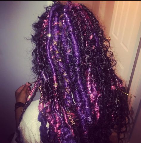 Lavender Locs, Hello Aesthetic, Curly Purple Hair, Literally Me Characters, Lavender Hair, Character Inspo, Senior Year, Purple Hair, Literally Me