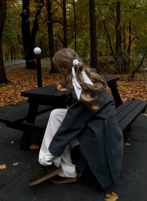 #fall #leaves #park #ootd #fashion #style #ootdfashion #coat #boots #bows Central Park Photoshoot Fall, Fall Central Park Photoshoot, Autumn Park Photoshoot, Swiftie Fall Aesthetic, Blonde Girl Fall Aesthetic, 1980s Fashion Women, Autumn Instagram, Autumn Park, Healthy Girl